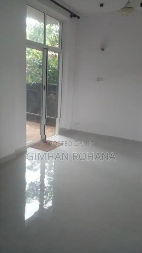 3 Bedrooms House For Rent Rathmalana