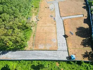 කලුඅග්ගල Leisure world මායිමෙන් ඉතා වටිනා බිම් කොටස් විකිණීමට