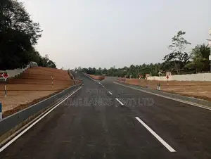 කහතුඩුව අධිවේගී පිවිසුමට ලඟින් ඉඩමක්