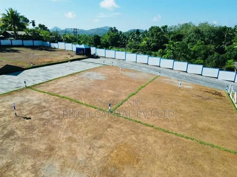 කලුඅග්ගල Leisure world මායිමෙන් ඉතා වටිනා බිම් කොටස් විකිණීමට