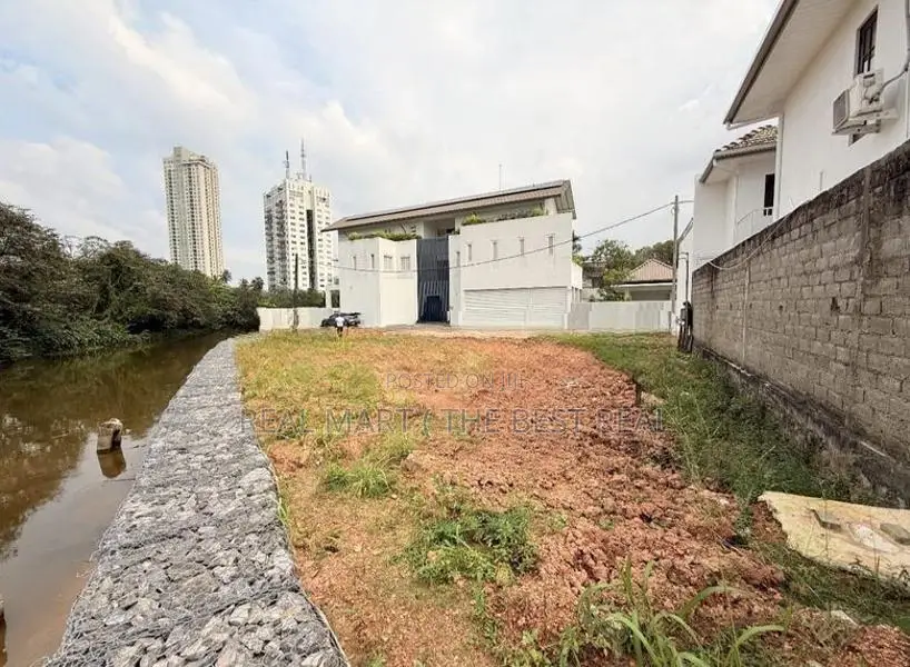 RAJAGIRIYA : 15 PERCHES WATERFRONT PRIME LAND FOR SALE