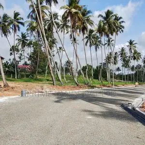 කුරුණෑගල පැල්ලන්දෙනිය හන්දියෙන් ඉඩමක් විකිණීමට