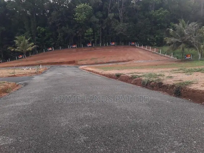 අලව්ව නගරයෙන් ඉඩමක් විකිණීමට