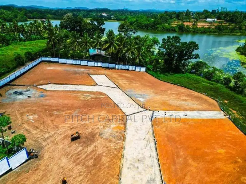 බණ්ඩාරගම උයන්වත්ත වැවට මුහුණලා ඇති වටිනා බිම් කොටස් විකිණීමට