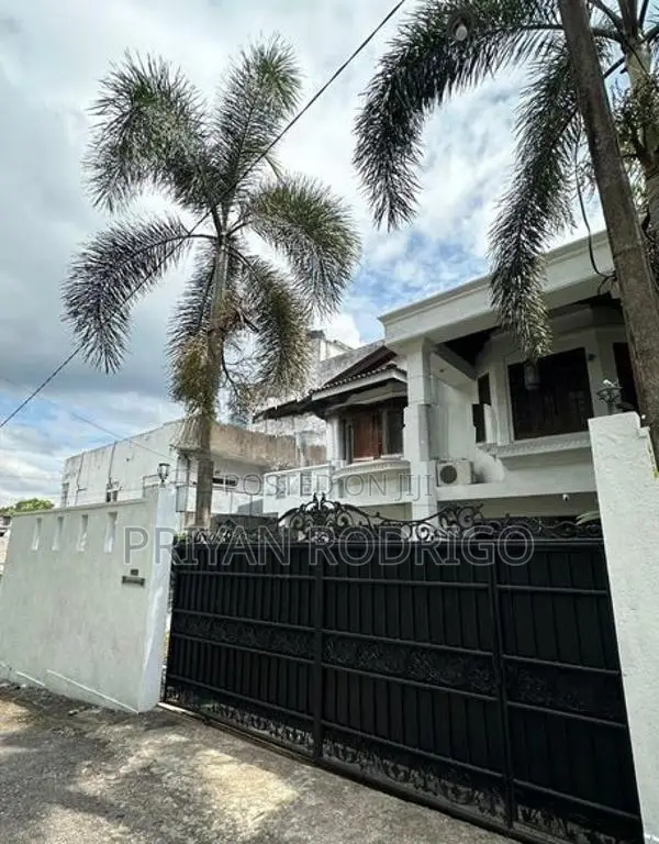 Battaramulla Thalahena 02 Storied House on 8.5 Perches of Land for Sal