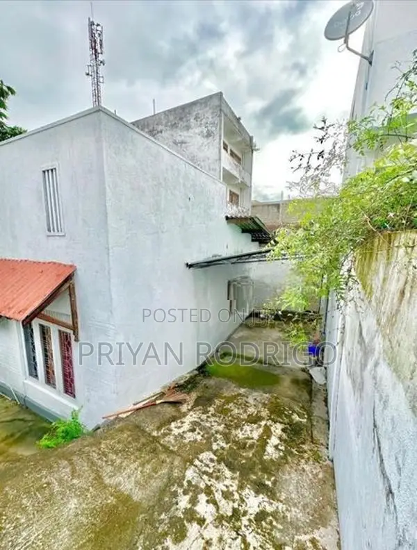 Battaramulla Thalahena Single Story House on 7 Perches of Land for Sal