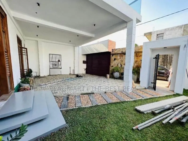 ANGODA : 5-BR (11P) BRAND NEW TWO-STORIED LUXURY HOUSE FOR SALE