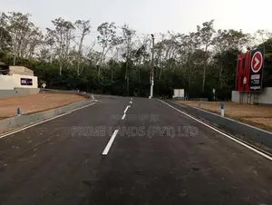 කහතුඩුව අධිවේගී පිවිසුමට ලඟින් ඉඩමක්