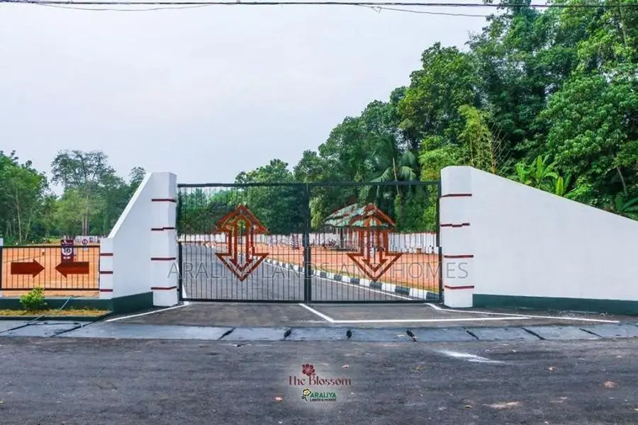 Land for sale නුවර පාරට ආසන්නයෙන් නේවාසික බිම් කොටස්