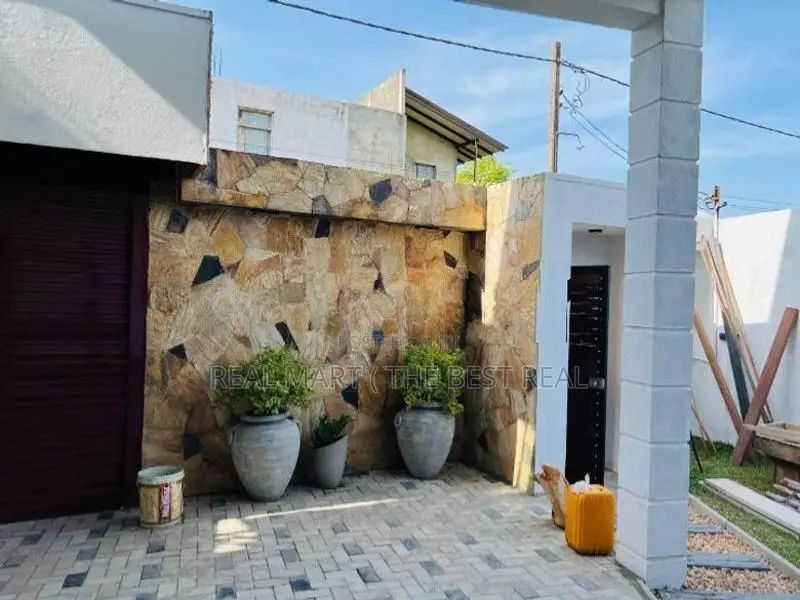 ANGODA : 5-BR (11P) BRAND NEW TWO-STORIED LUXURY HOUSE FOR SALE