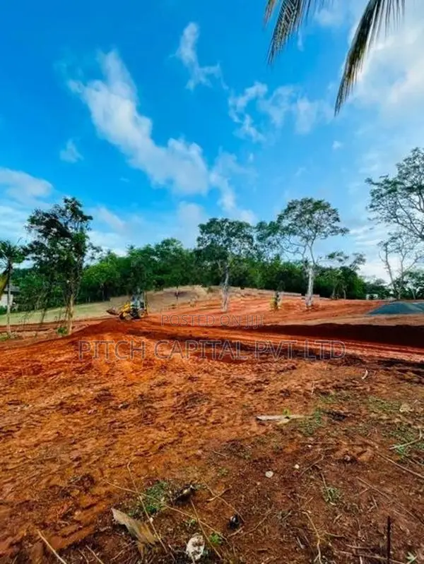 දික්වැල්ල සහ හිරි කැටියට ආසන්නයෙන් වටිනා බිම් කොටස් විකිනීමට..