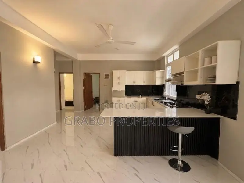 spacious Furniahed Bungalow for rent in Mount Lavinia