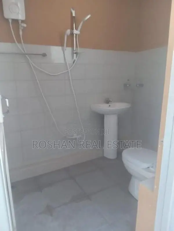 COMMERCIAL PROPERTY THREE STORIED FOR RENT COLOMBO 2 CH2742