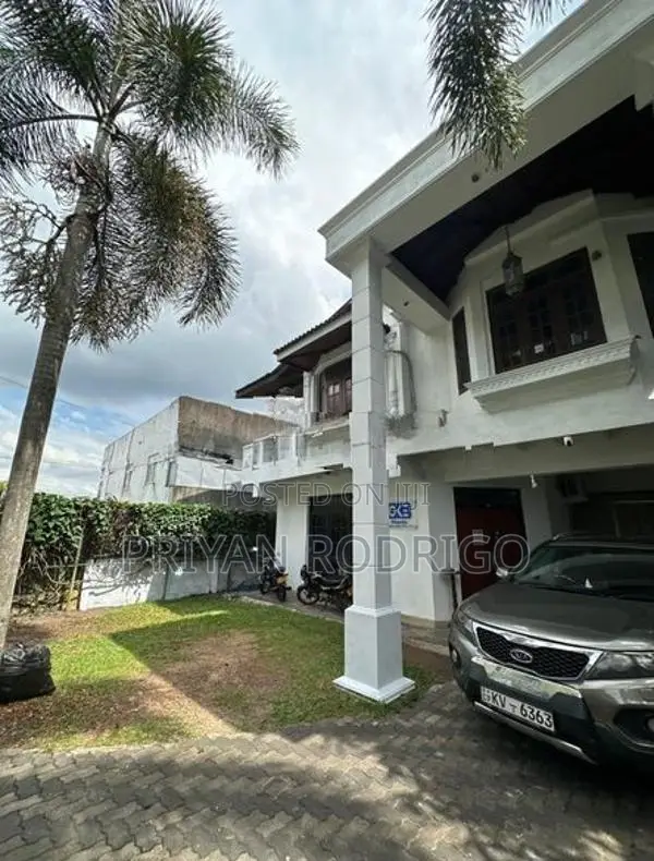 Battaramulla Thalahena 02 Storied House on 8.5 Perches of Land for Sal