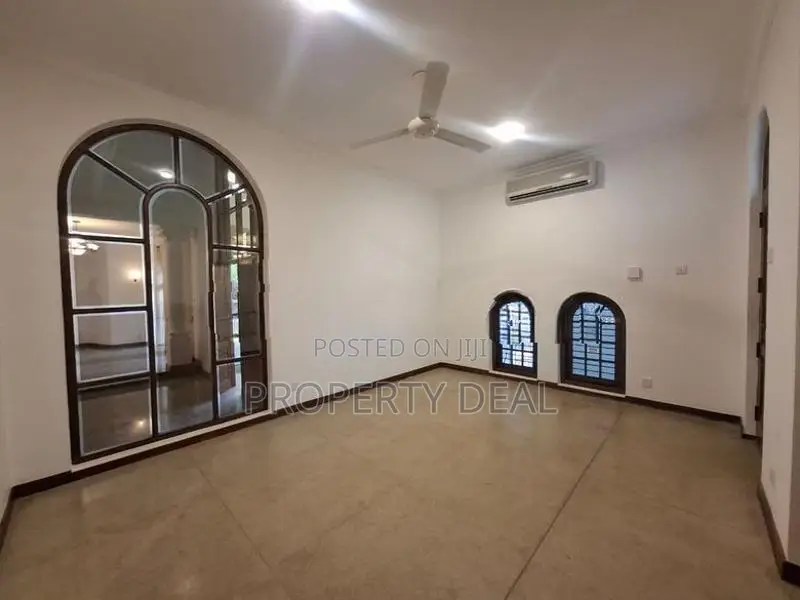 5 Bedrooms Luxury House For Rent in Colombo - PDH192