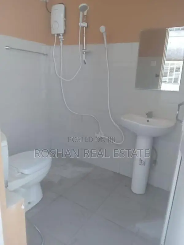 COMMERCIAL PROPERTY THREE STORIED FOR RENT COLOMBO 2 CH2742