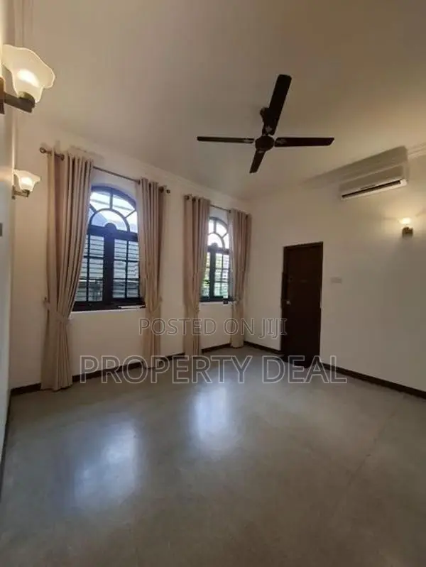 5 Bedrooms Luxury House For Rent in Colombo - PDH192
