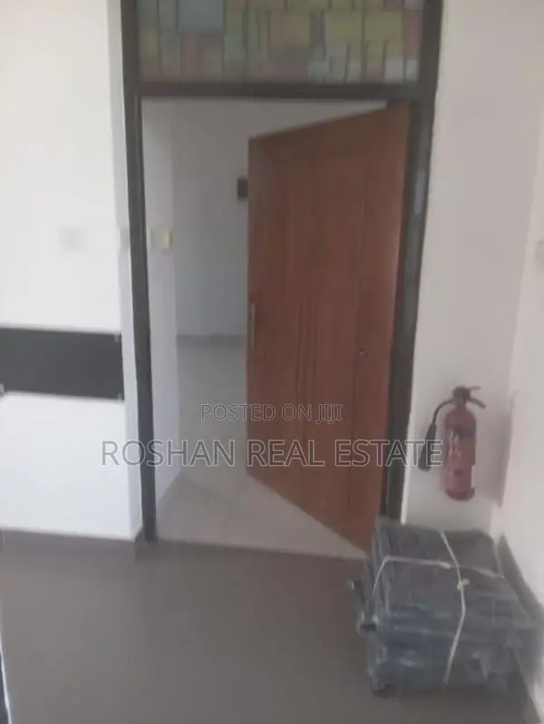 COMMERCIAL PROPERTY THREE STORIED FOR RENT COLOMBO 2 CH2742