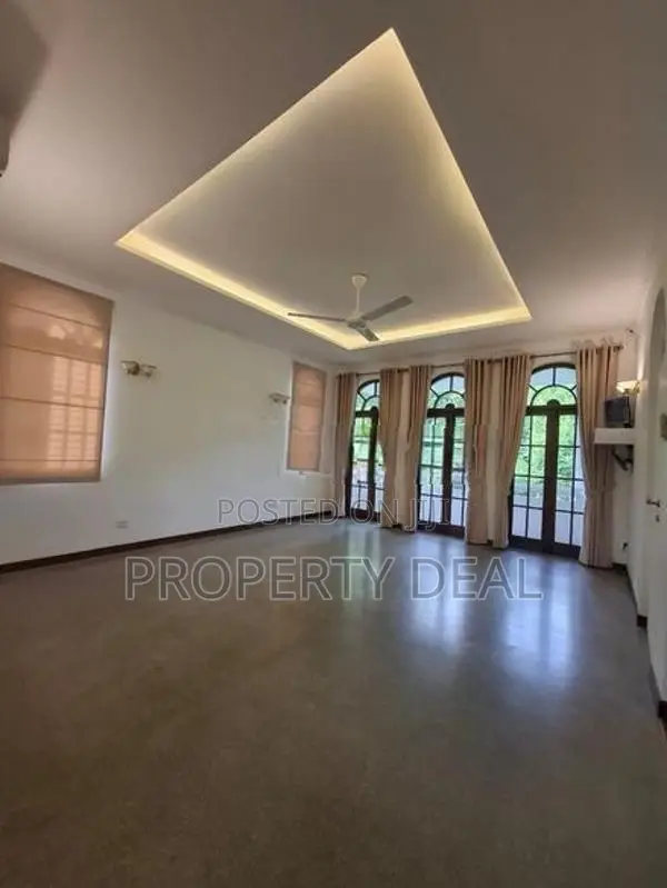5 Bedrooms Luxury House For Rent in Colombo - PDH192