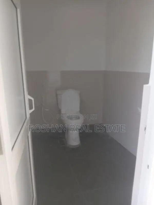 COMMERCIAL PROPERTY THREE STORIED FOR RENT COLOMBO 2 CH2742