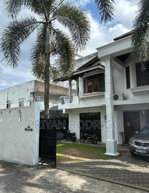 Battaramulla Thalahena 02 Storied House on 8.5 Perches of Land for Sal