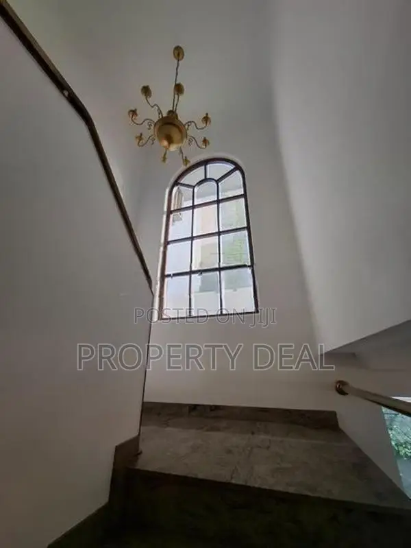5 Bedrooms Luxury House For Rent in Colombo - PDH192