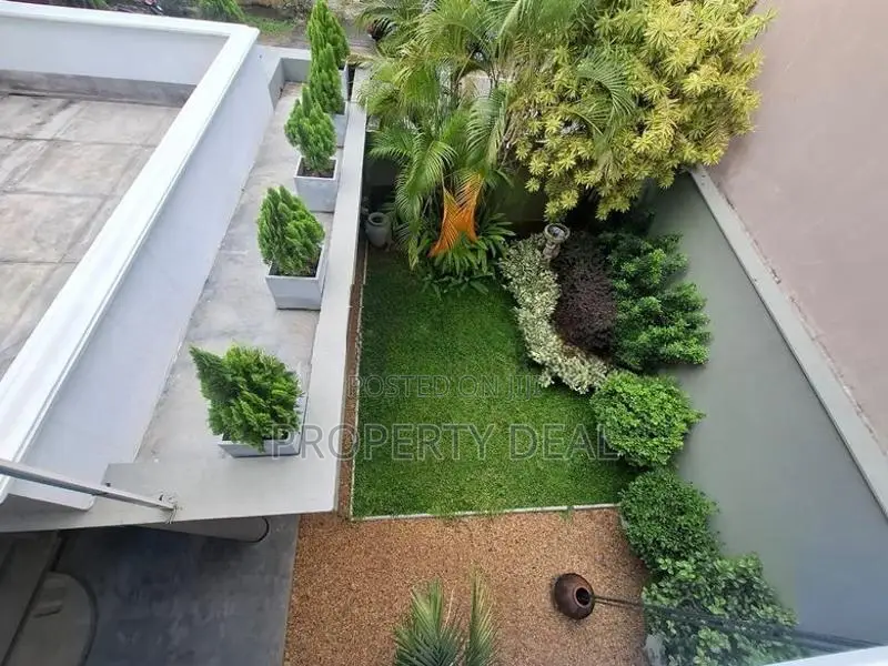 5 Bedrooms Luxury House For Rent in Colombo - PDH192