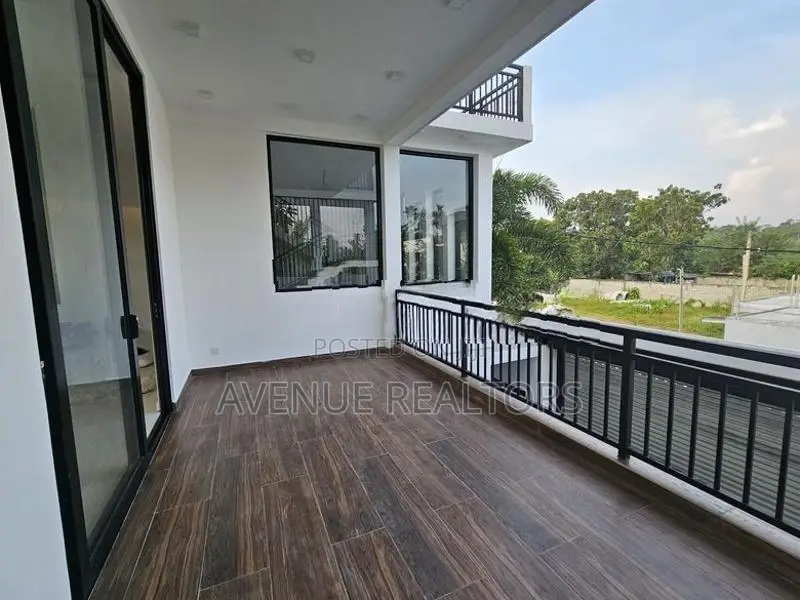 9.7 Perch Brand-New 6BR 3-Storey House for Sale in Polgasowita