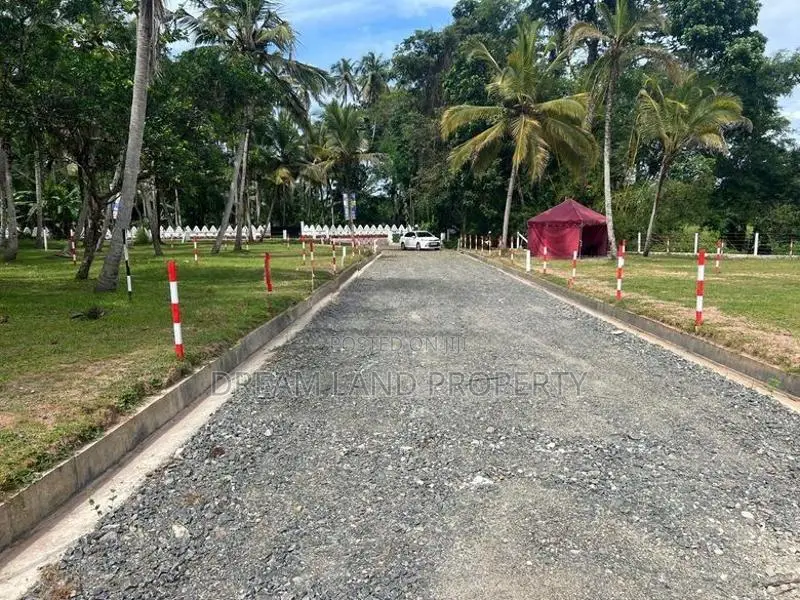 Land of Sale Colombo Road Pothuhara