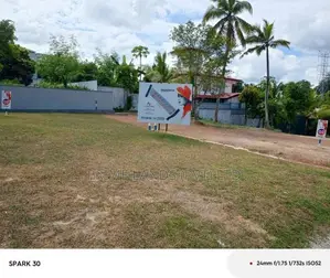 රාජගිරිය හල්ගහදේණිය පාරෙන් බිම් කොටස් විකිණීමට