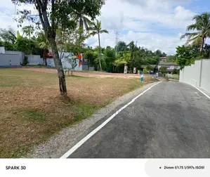 රාජගිරිය හල්ගහදේණිය පාරෙන් බිම් කොටස් විකිණීමට