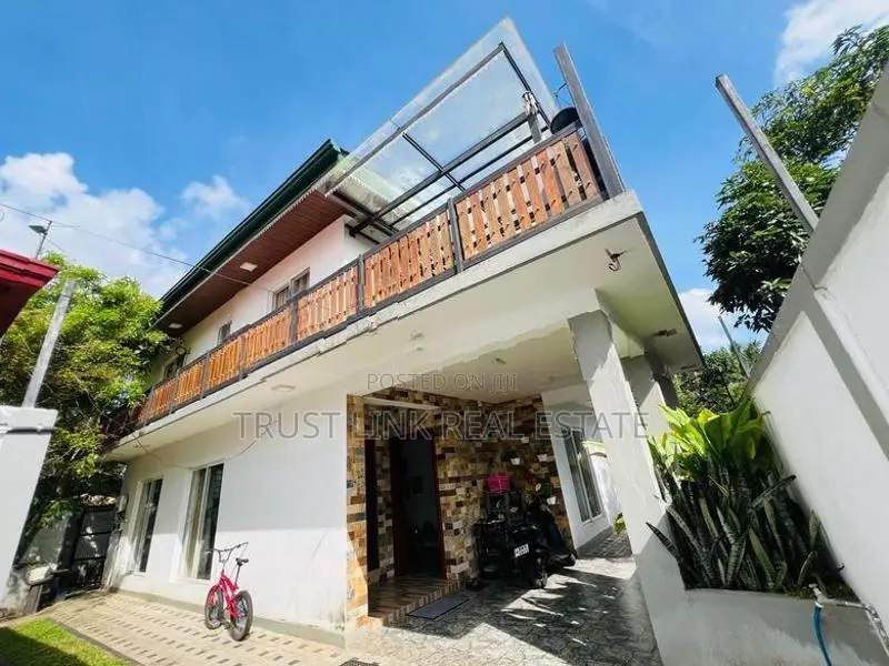 2 Storey House for In Kiribathgoda with Rooftop