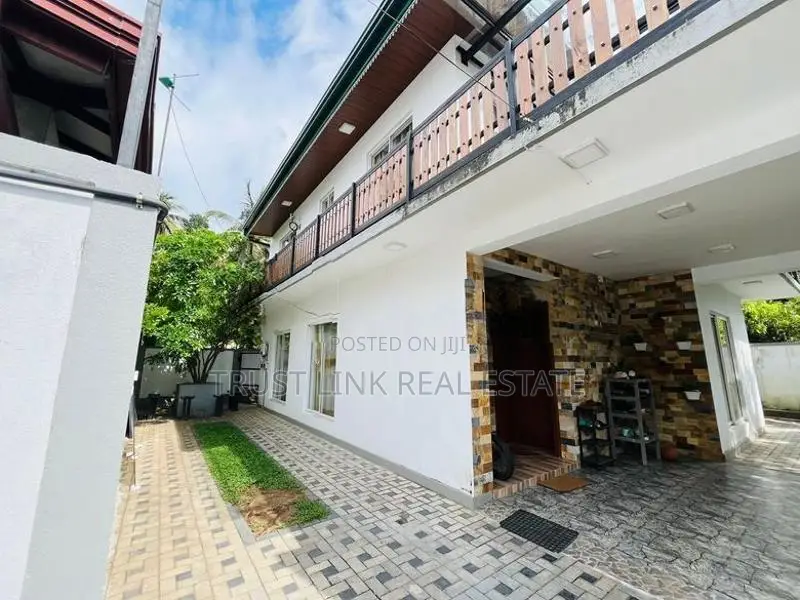 2 Storey House for In Kiribathgoda with Rooftop