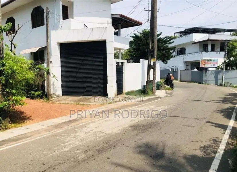 Nugegoda Thalapathpitiya 13.7 Perches of Land for Sale