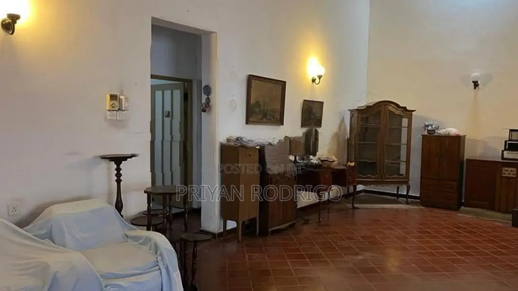 Nawala - off 1st Lane 04 Bed Room House on 14.1 Perches of Land for Sa