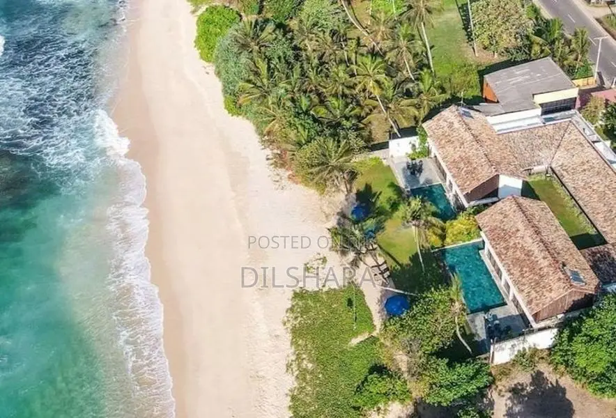 Tourists Land Dikwella