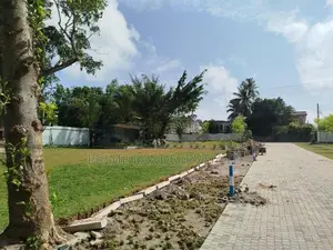 බොරලැස්ගමුව ගංගාරාම පාරෙන් බිම් කොටස් විකිණීමට