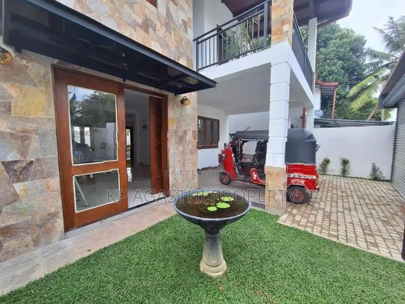 Luxury House for Sale in Thalawathugoda