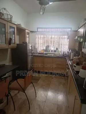Colombo 15 - 04 Bedroom Upstair House on 8.7 perches of Land For Sale