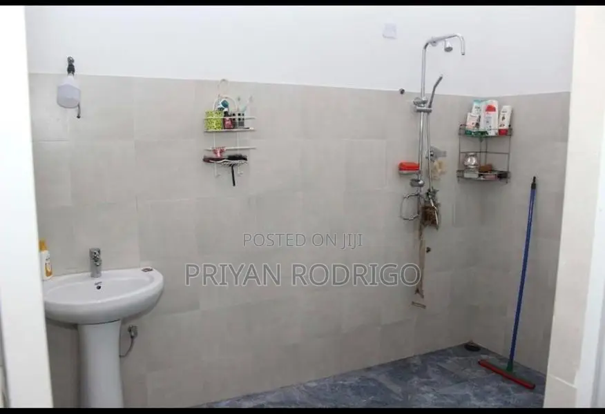 04 Bedroom House on 16 Perches of Land for Sale in Naiwala, Walpitamul