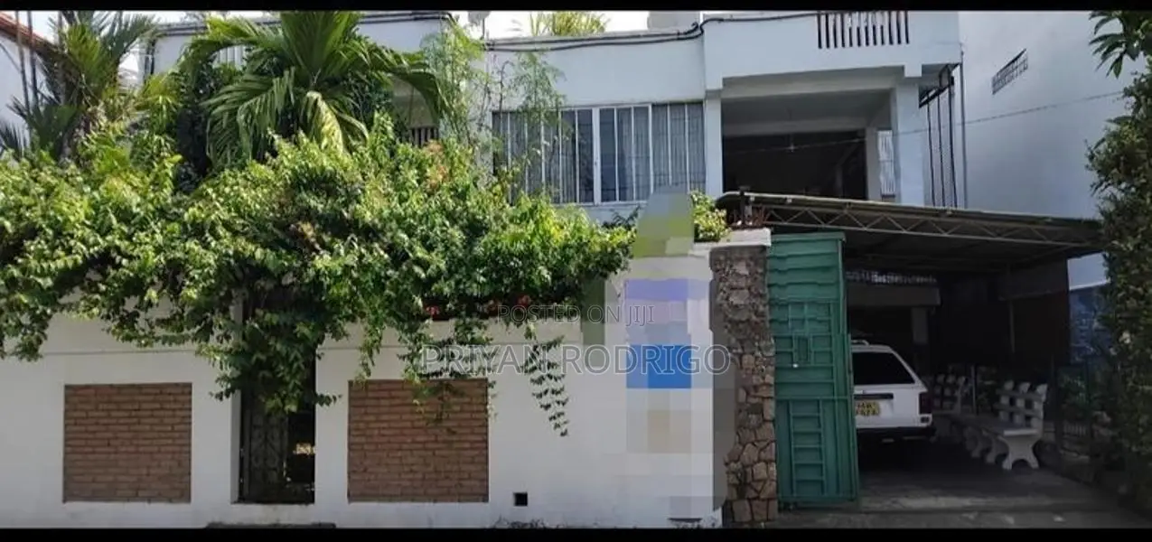 Rathmalana 17.9 Perches of Land with a 02 Storied House for Sale