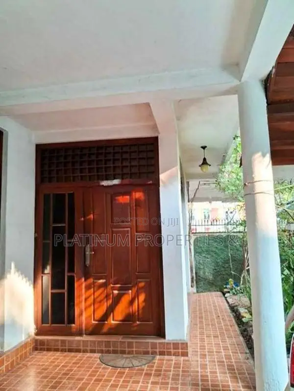 10 Perches Luxury 2-Storey House For Sale In Boralesgamuwa Aberathna M