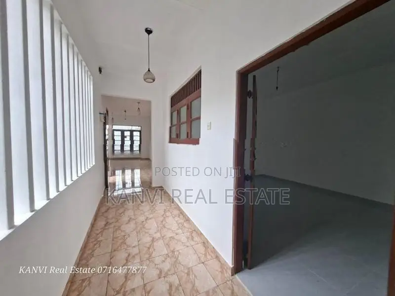 Fully Tilld 1st Floor House Rent In Boralesgamuwa (3 Bedroom)