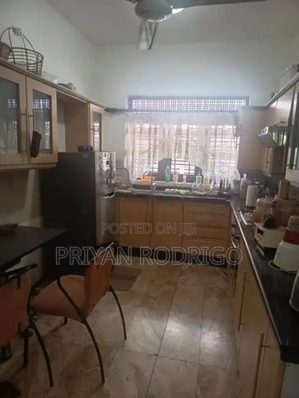 Colombo 15 - 04 Room Commercial Unit on 8.7 perches of Land For Sale