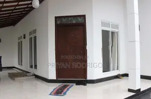 04 Bedroom House on 16 Perches of Land for Sale in Naiwala, Walpitamul
