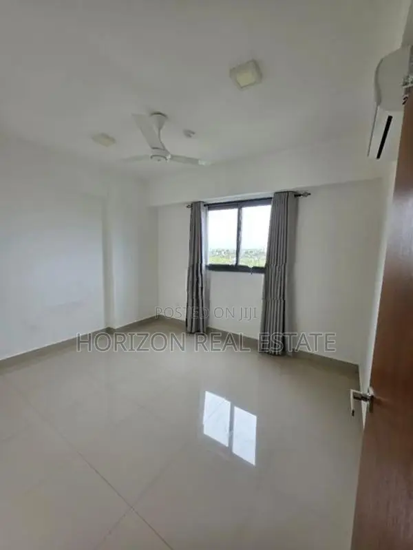 Two bedroom unfurnished apartment for rent in oval view Colombo 8