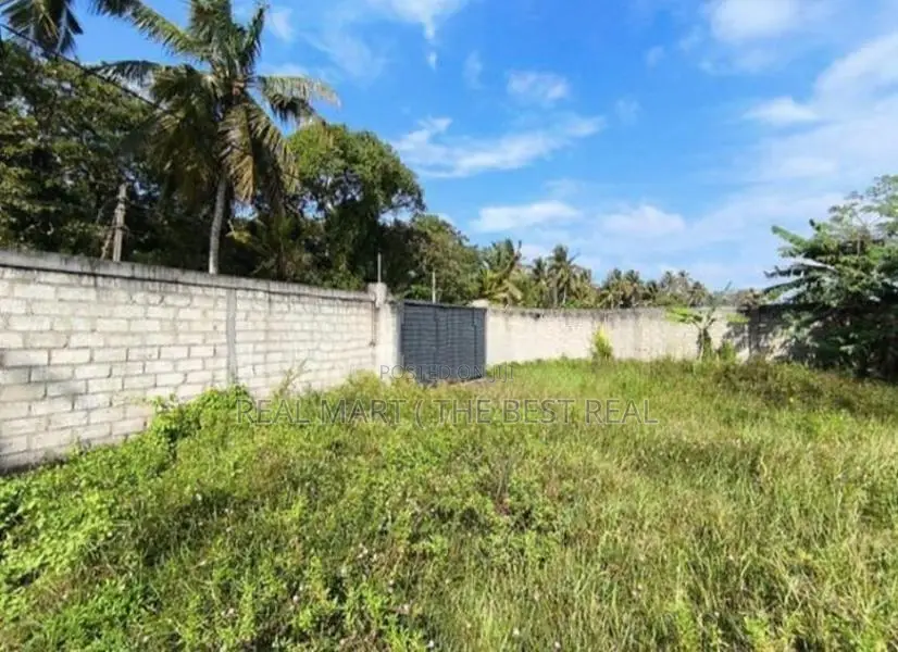 KATUNAYAKE : 2040 SQFT (72.8P) WAREHOUSE WITH BARE LAND FOR SALE
