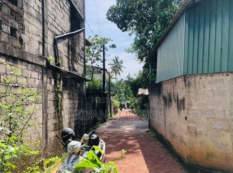 Nugegoda Thalapathpitiya 13.7 Perches of Land for Sale