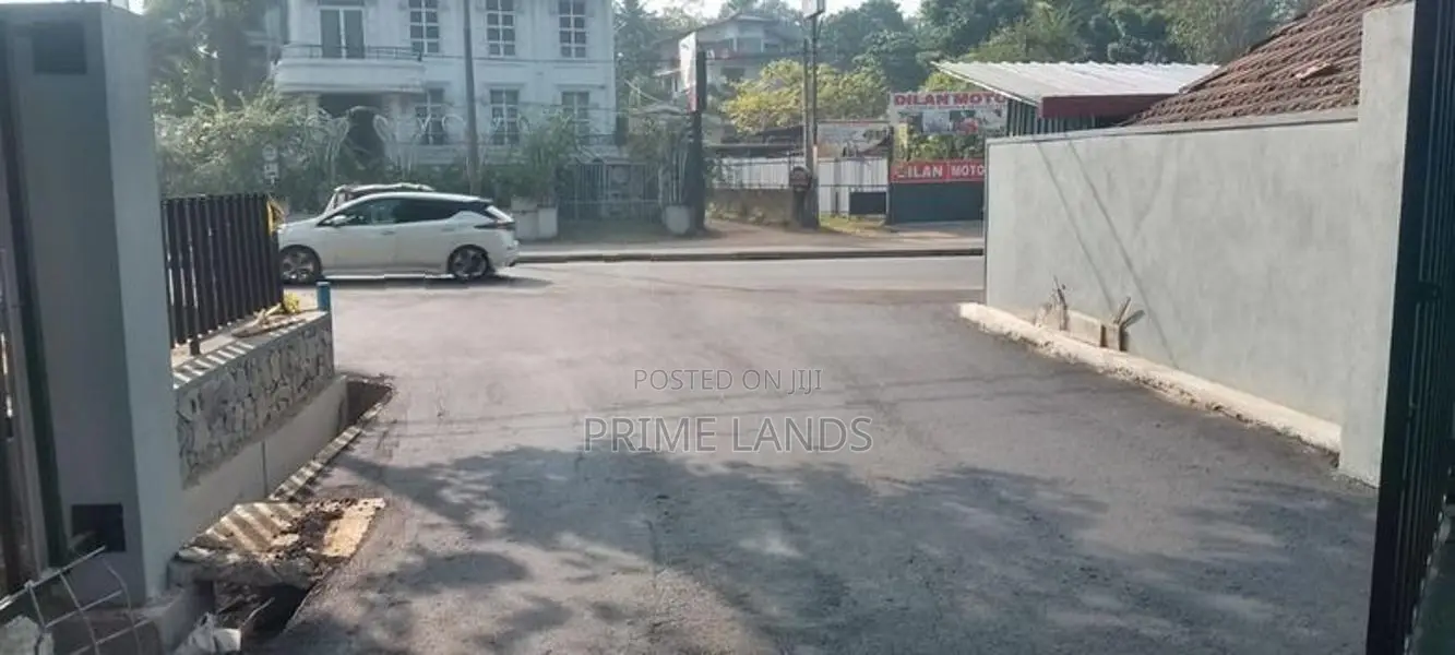 Land in Kadawatha