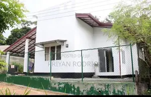 04 Bedroom House on 16 Perches of Land for Sale in Naiwala, Walpitamul